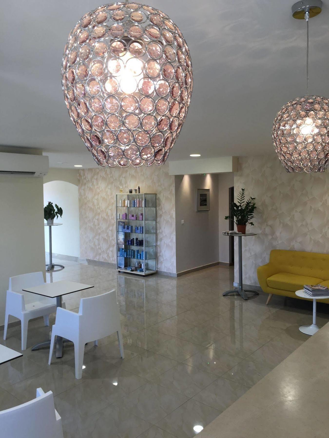 Appart'Hotel Et Chambres Essentiel Spa آرْلْ المظهر الخارجي الصورة